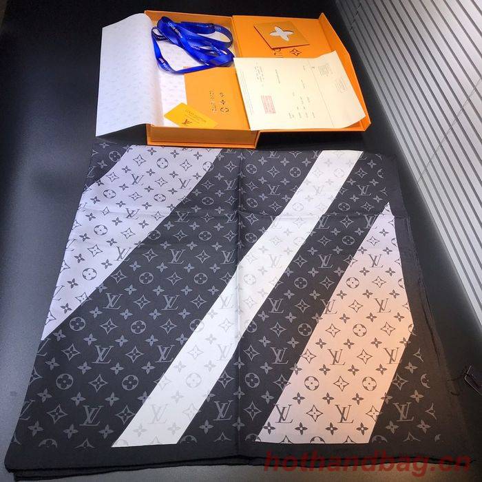 Louis Vuitton Scarf LVS00157